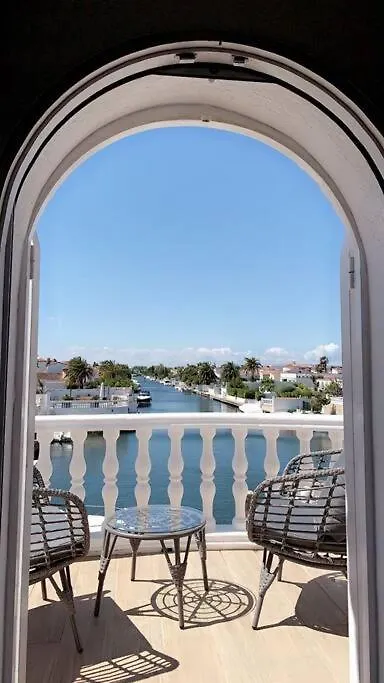 Villa Casa Serenity Au Canal Avec Piscine Et Amarre Empuriabrava Spain