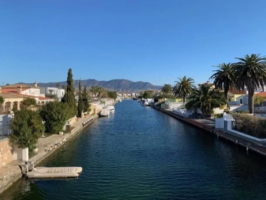 Casa Serenity Au Canal Avec Piscine Et Amarre Empuriabrava 0*,  Spain