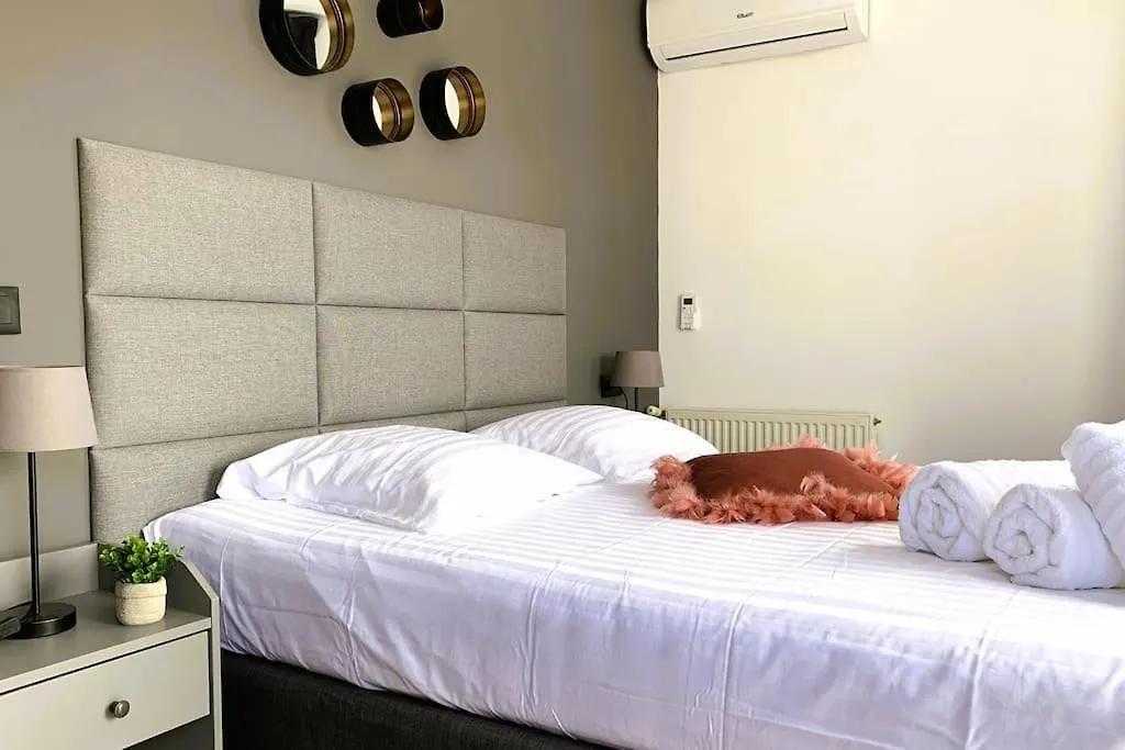 Casa Serenity Au Canal Avec Piscine Et Amarre Empuriabrava Spain